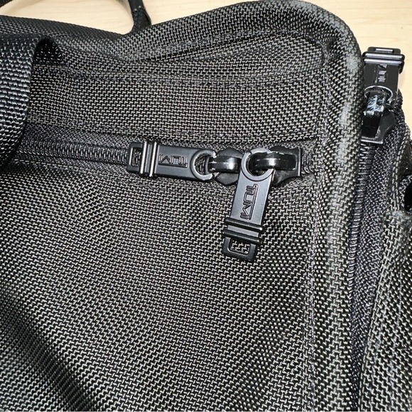 Tumi Alpha 26141D4 Black Expandable Laptop Briefcase Bag EUC - Picture 2 of 16